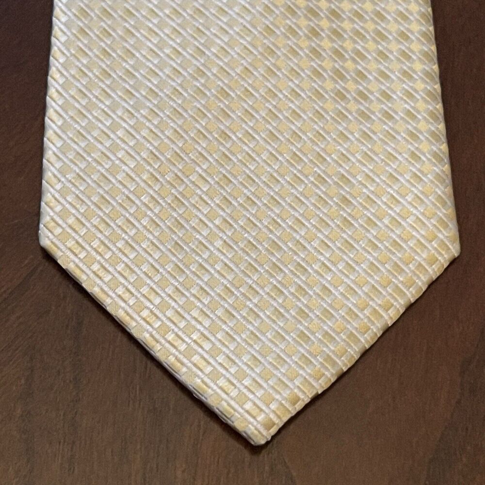 Kenneth Roberts Platinum Gold 100% Silk Men’s Neck Tie Made In China